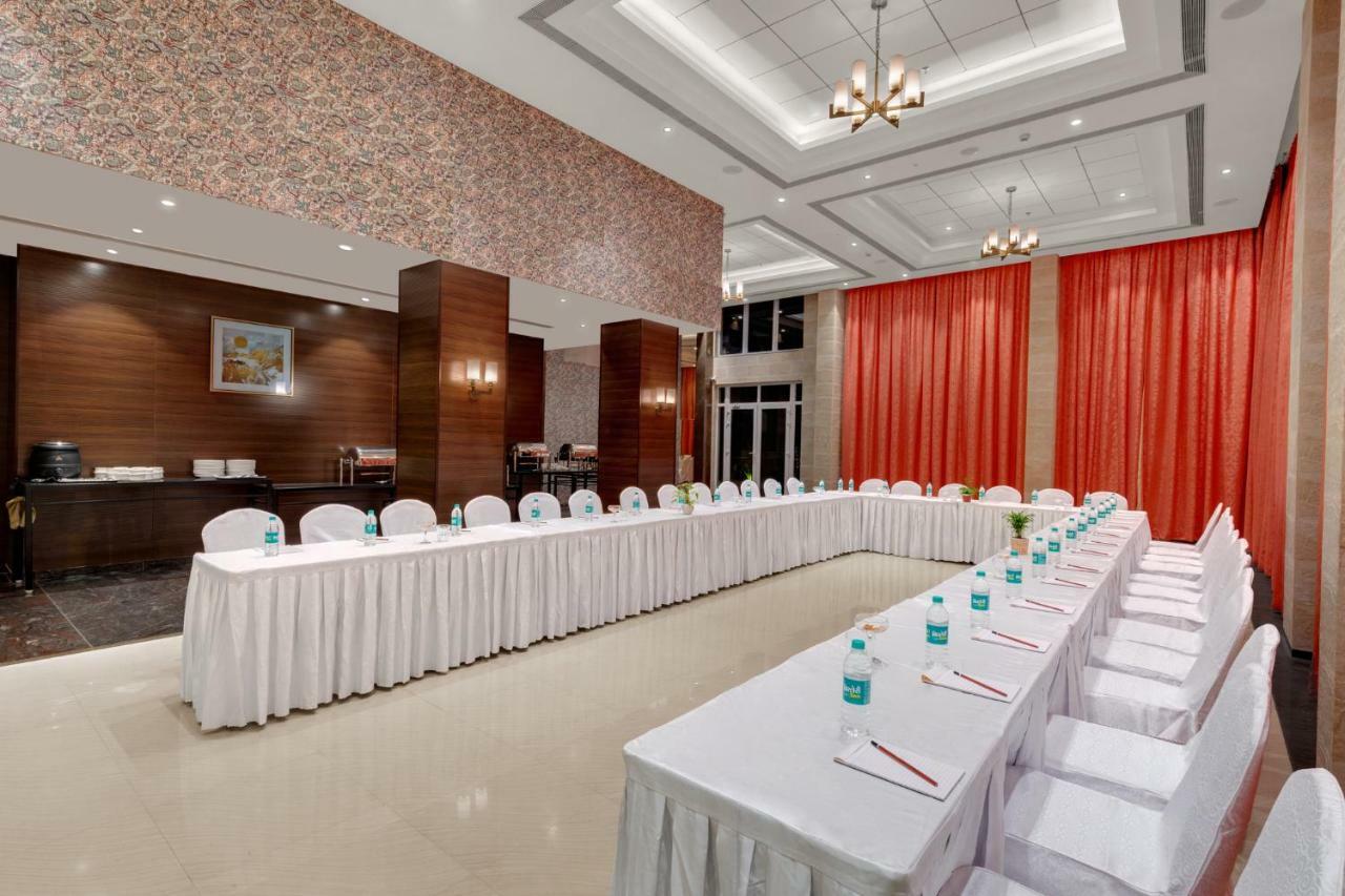 Hotel The Fern Residency, Satara Maharashtra Zewnętrze zdjęcie